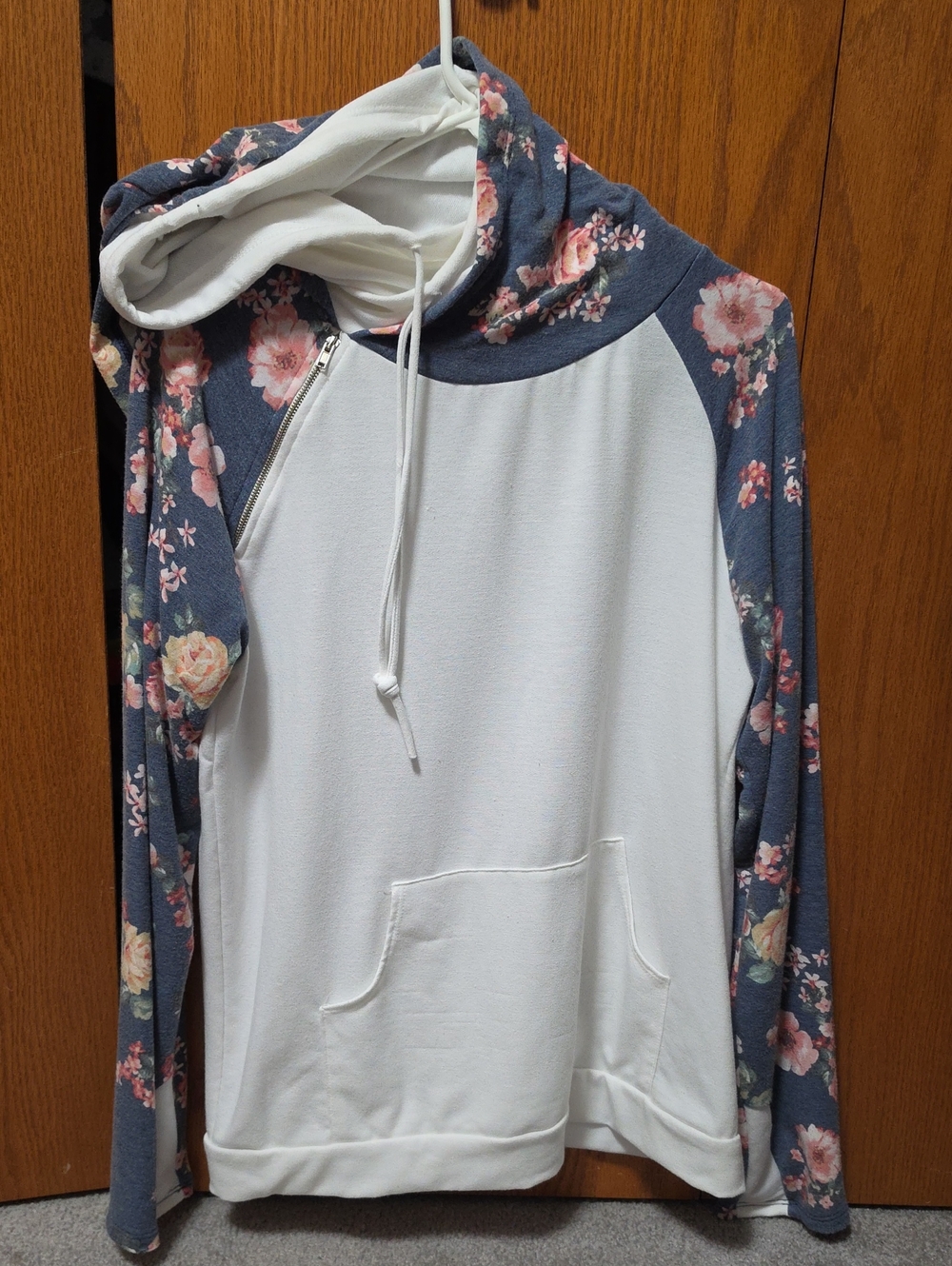 7th Ray White Pullover with Blue Floral Sleeves & Hood